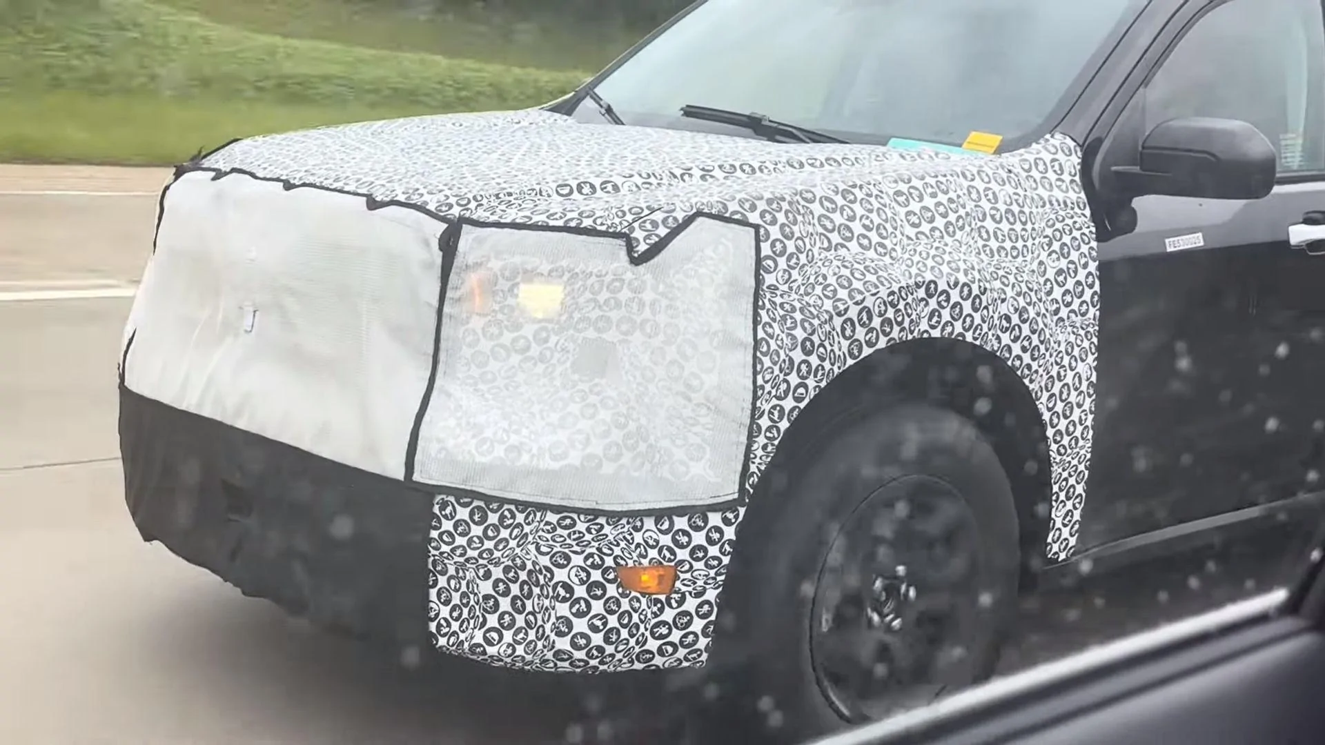 Ford Maverick Video: 2025 Maverick Refresh Spied Highway Testing 2025-ford-maverick-facelift-spied-with-sync-4-infotainment-minor-styling-updates_5
