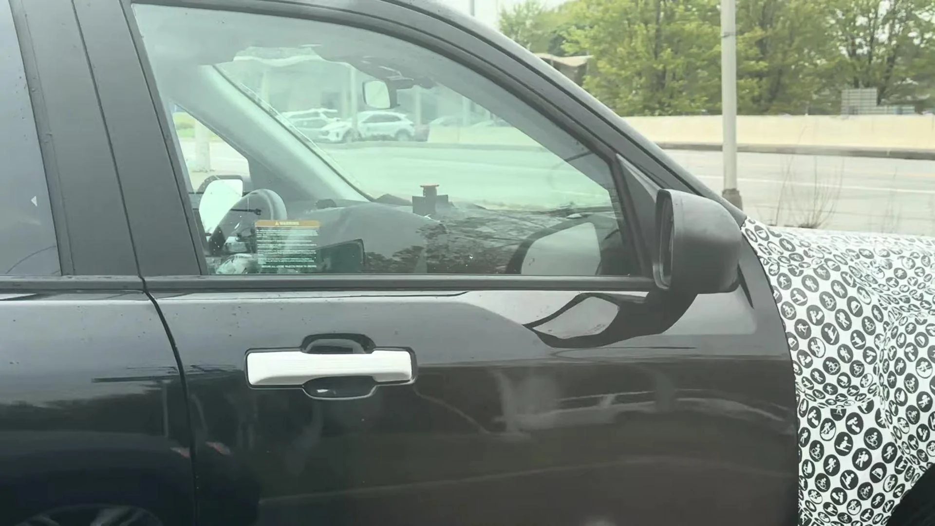 Ford Maverick Video: 2025 Maverick Refresh Spied Highway Testing 2025-ford-maverick-facelift-spied-with-sync-4-infotainment-minor-styling-updates_13