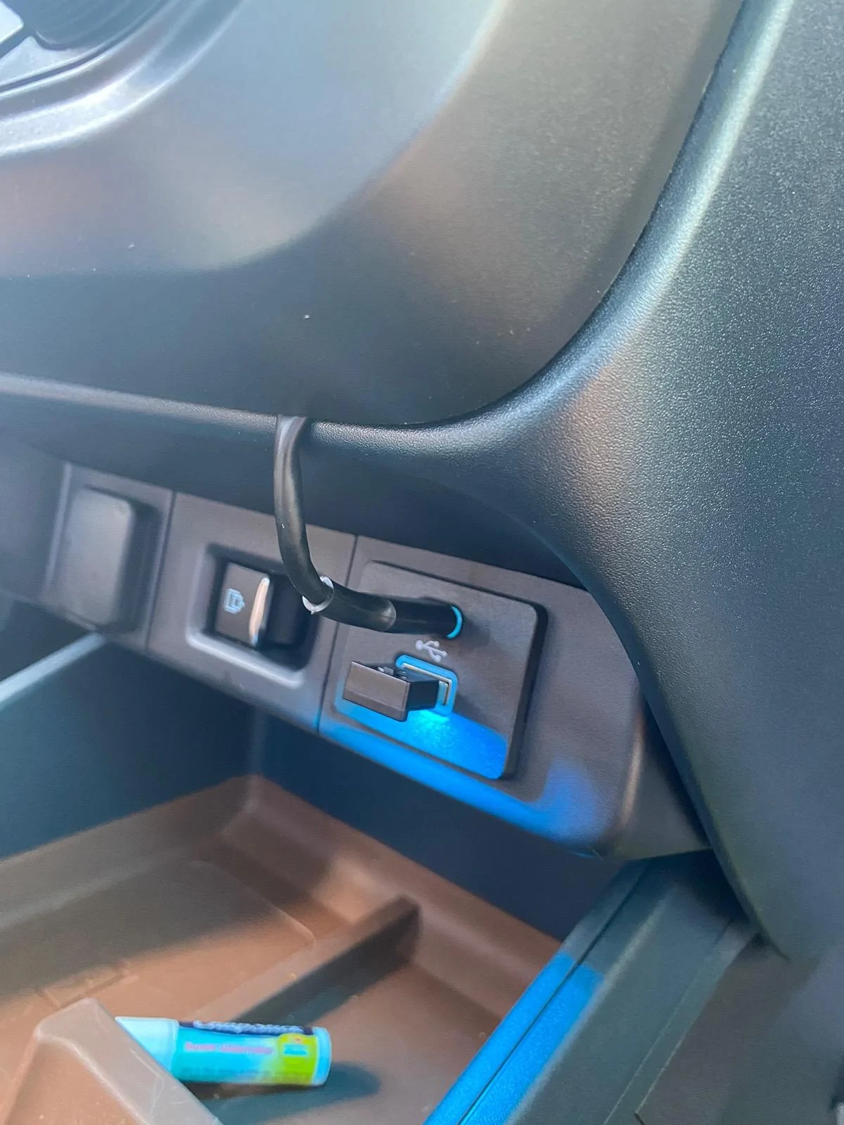 Ford Maverick Wireless CarPlay adapter, hidden IMG_8296