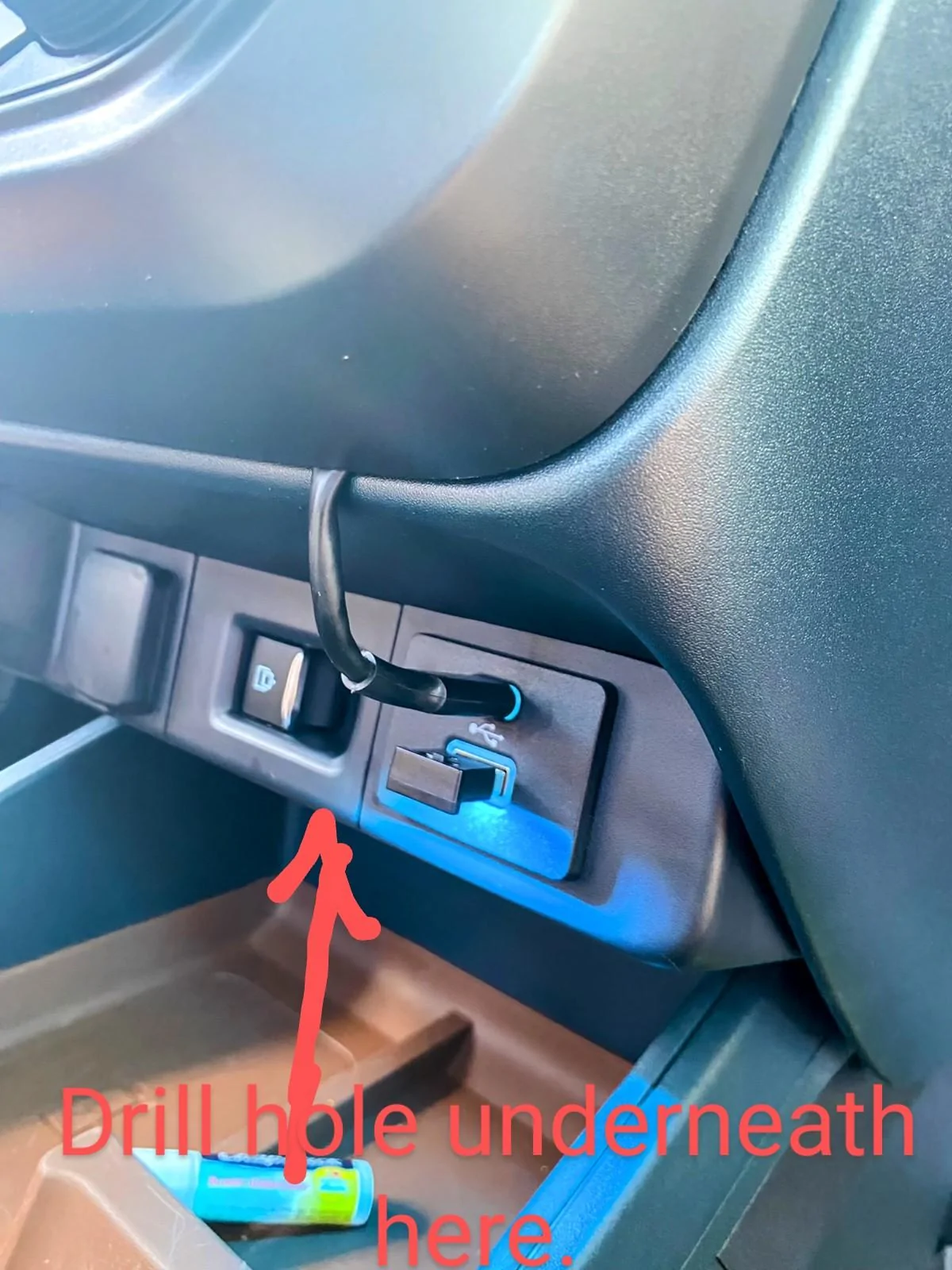 Ford Maverick Wireless CarPlay adapter, hidden IMG_8296~2