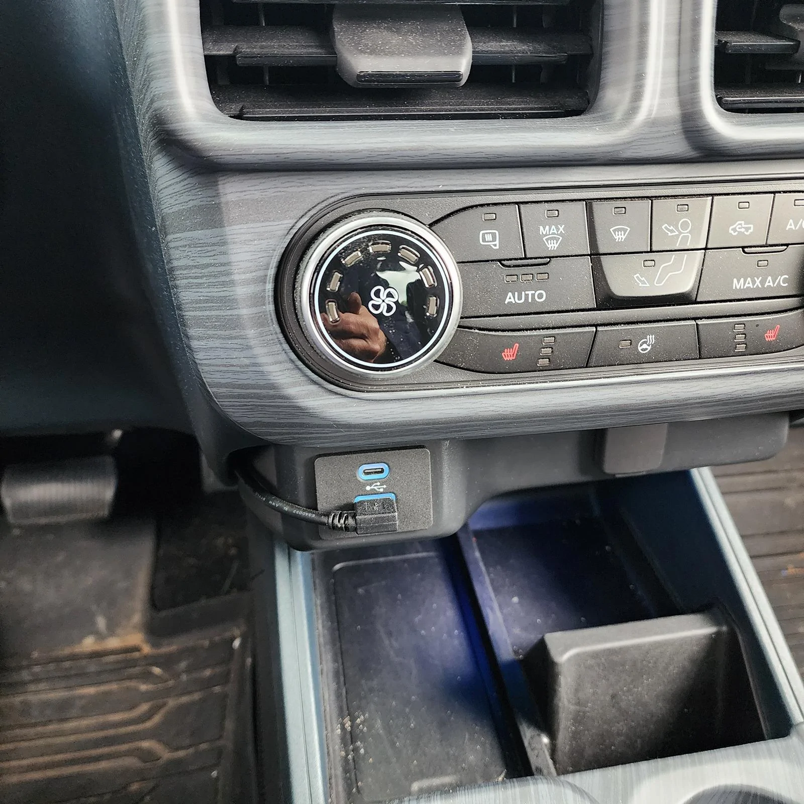 Ford Maverick Wireless CarPlay adapter, hidden 20240522_162000