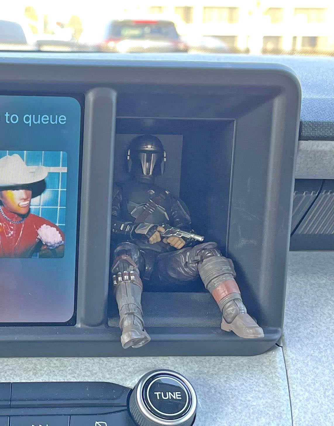 Ford Maverick Dash cubby hole -- what's in yours? 📸 e7mvianp7ay71