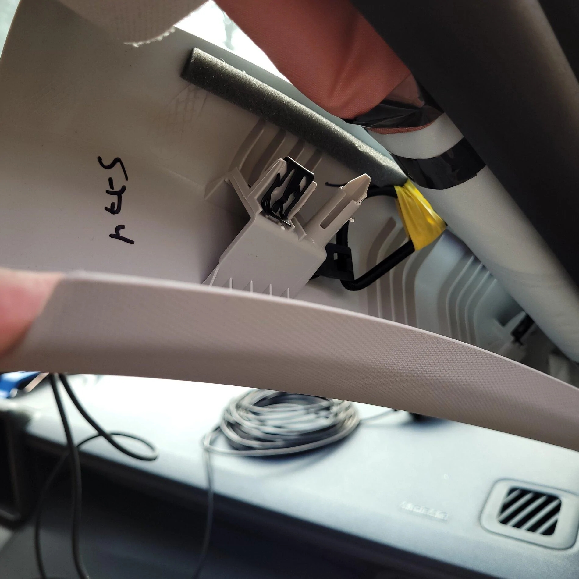 Ford Maverick Guide for interior trim removal? Mav_Apillar_trim