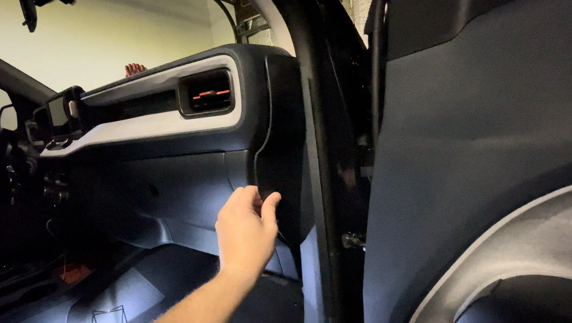 Ford Maverick Video: 2 ways to hardwire your device to the accessory power. DF9DF0F4-89F6-40FE-8A08-7F95C6D47A61