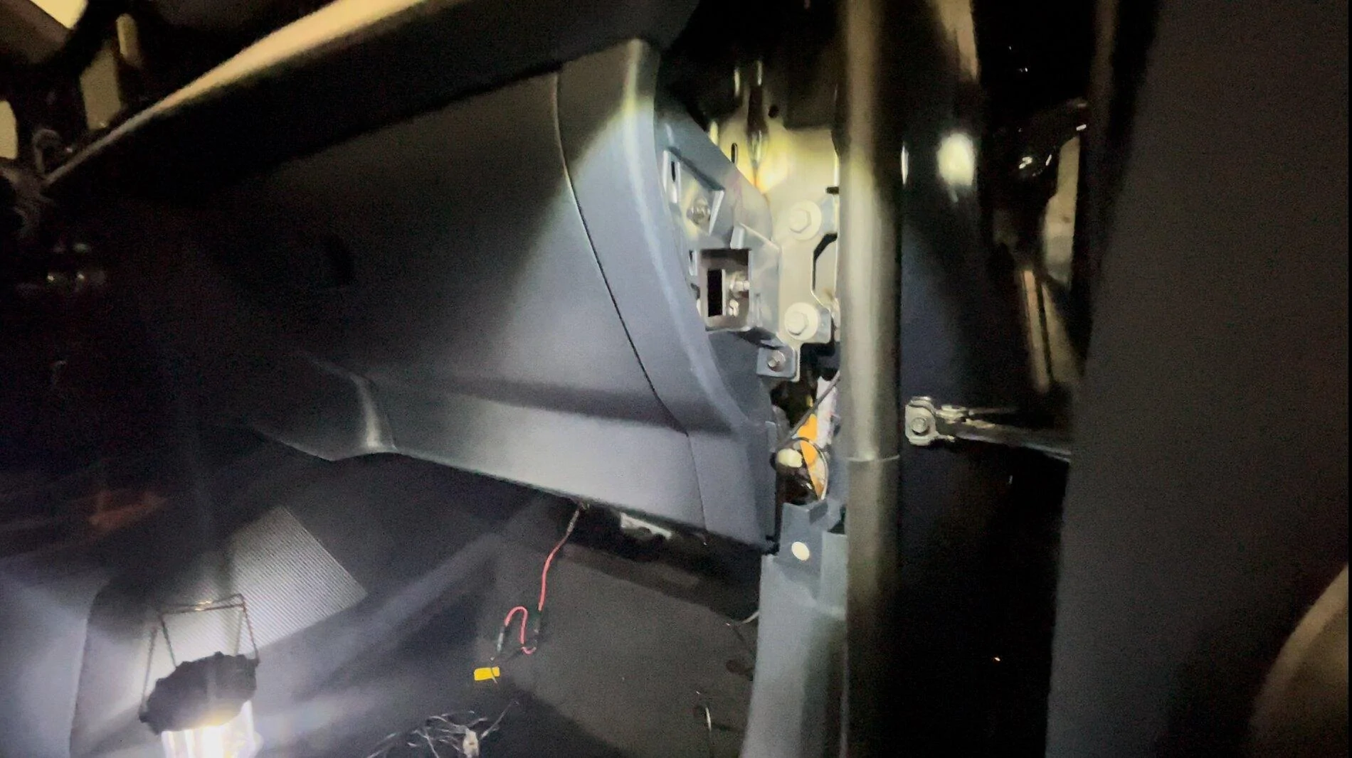 Ford Maverick Video: 2 ways to hardwire your device to the accessory power. D8BDA230-703D-4152-B8AB-C3BB0C8DE224