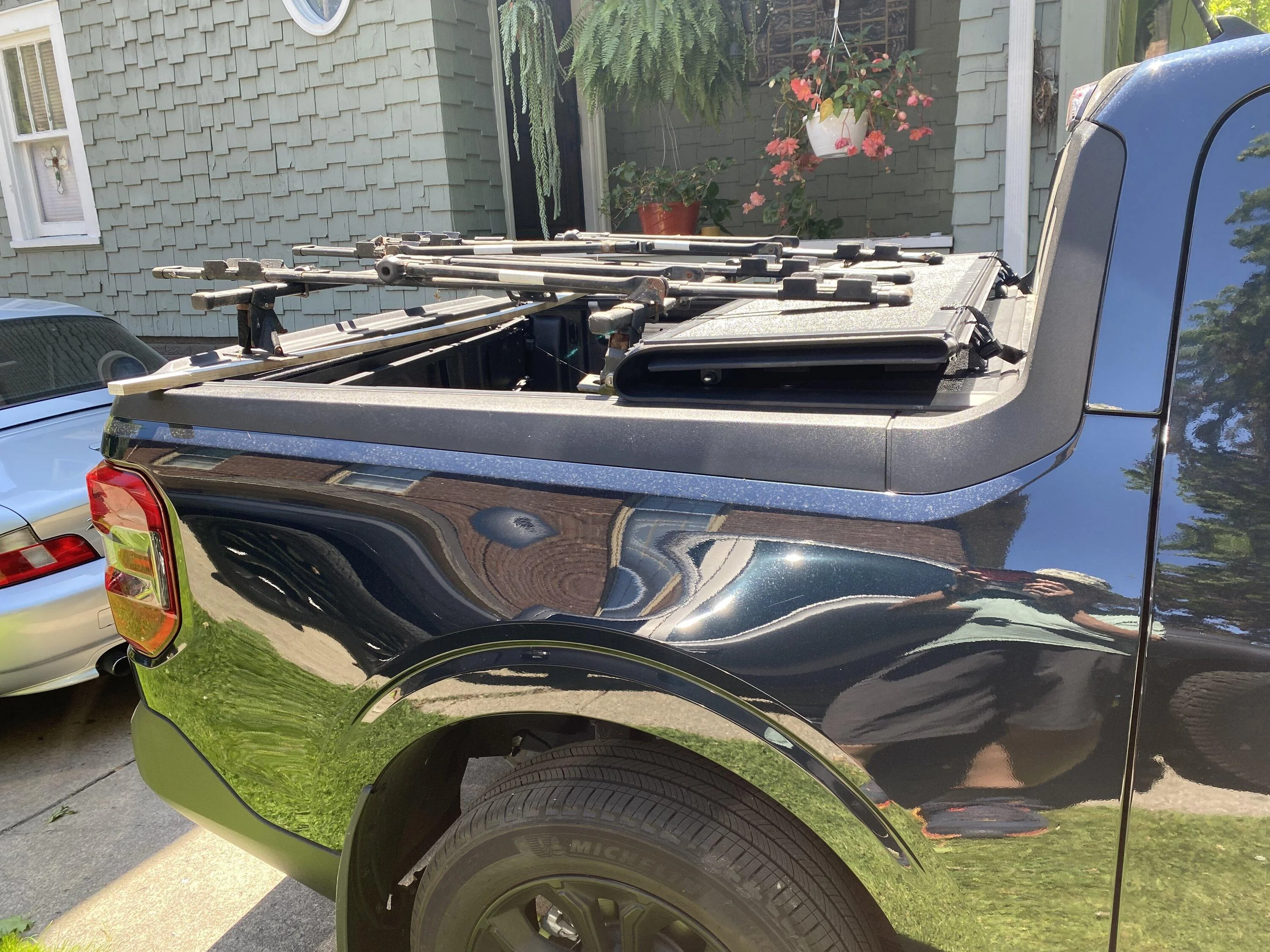 Ford Maverick Car top 3 bike Thule rack mounting on bed IMG_3848