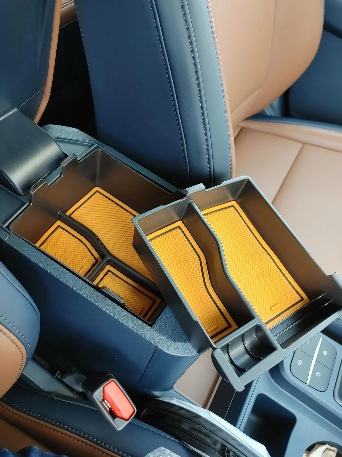 Ford Maverick Disappointed in Muslogy center console tray! Bad mould? 0524241606a_HDR