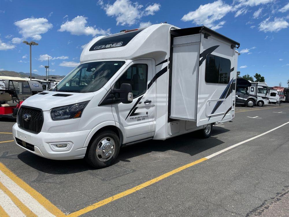 Ford Maverick 2024 Maverick XLT Hybrid arrived. Image 1