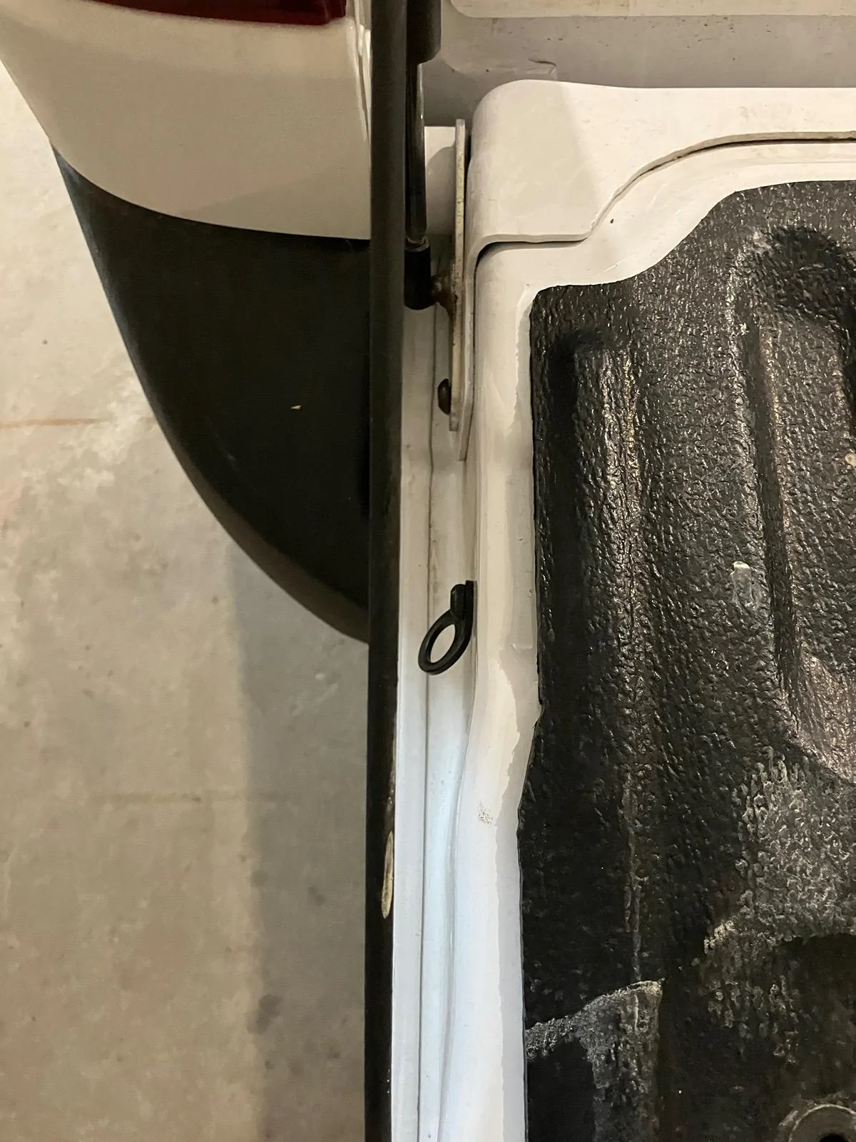 Ford Maverick Tailgate tie downs IMG_5217
