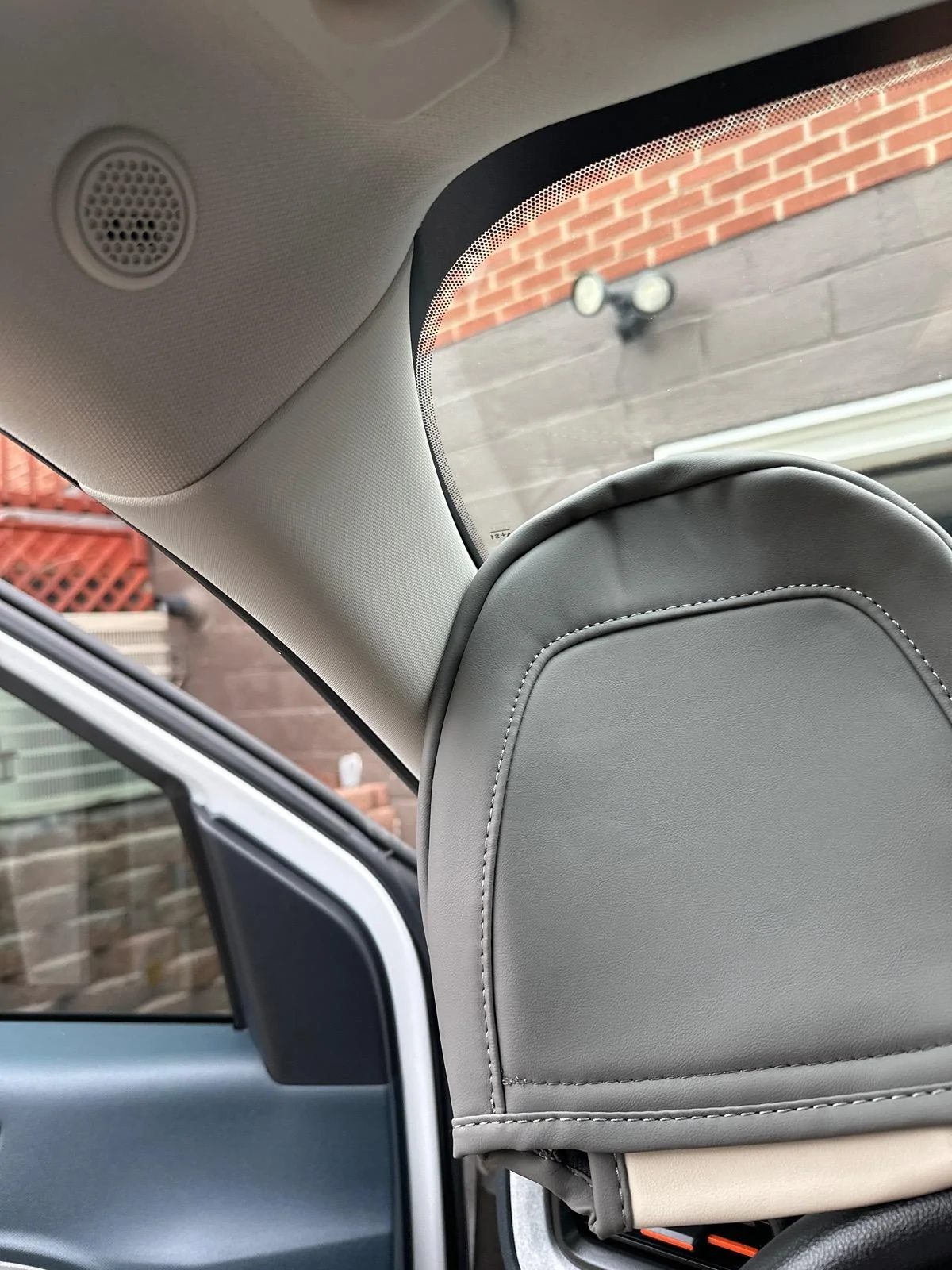 Ford Maverick Simple aesthetics for Oxford White imag