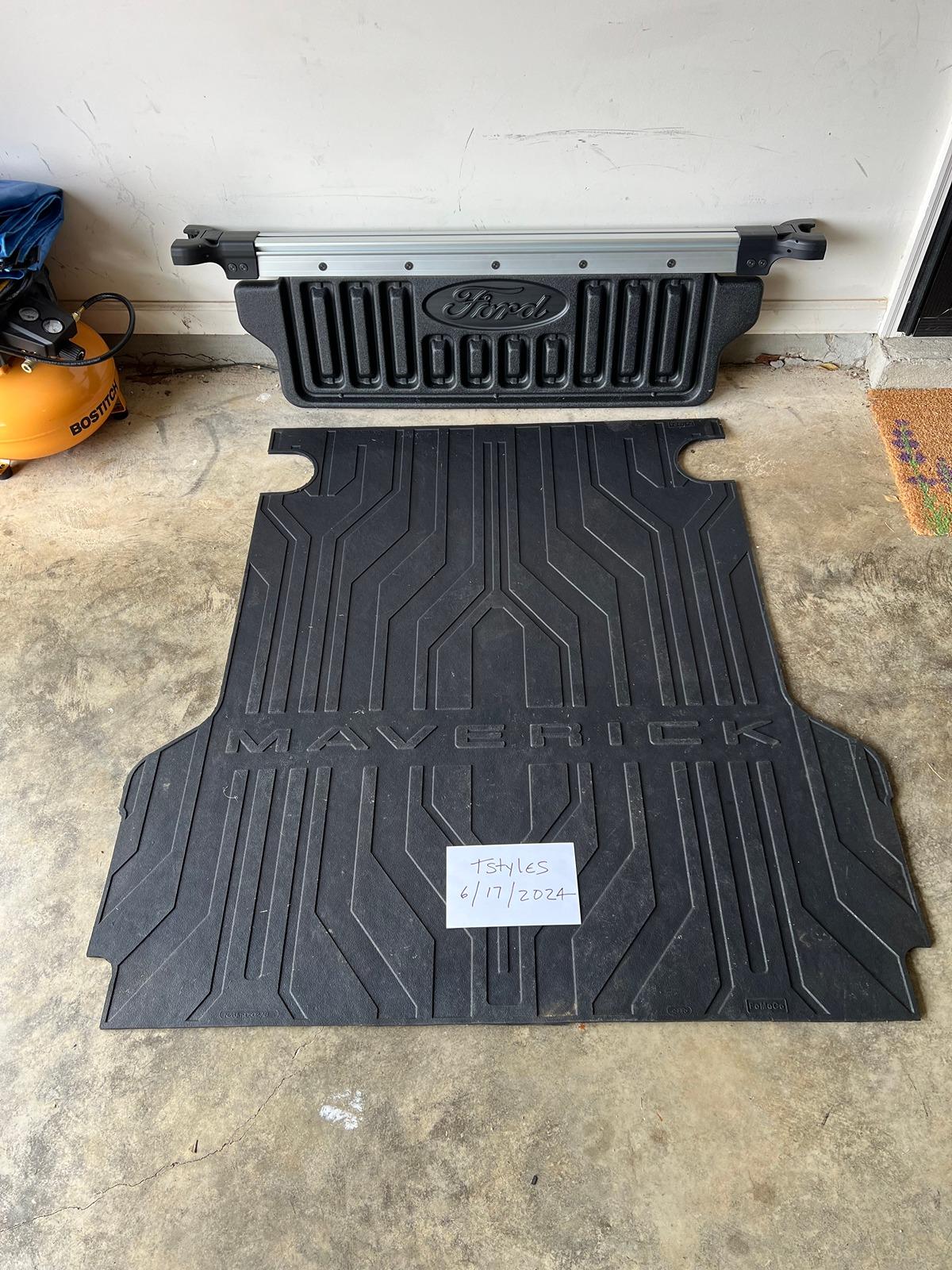 Ford Maverick OEM bed mat and bed divider IMG_1406