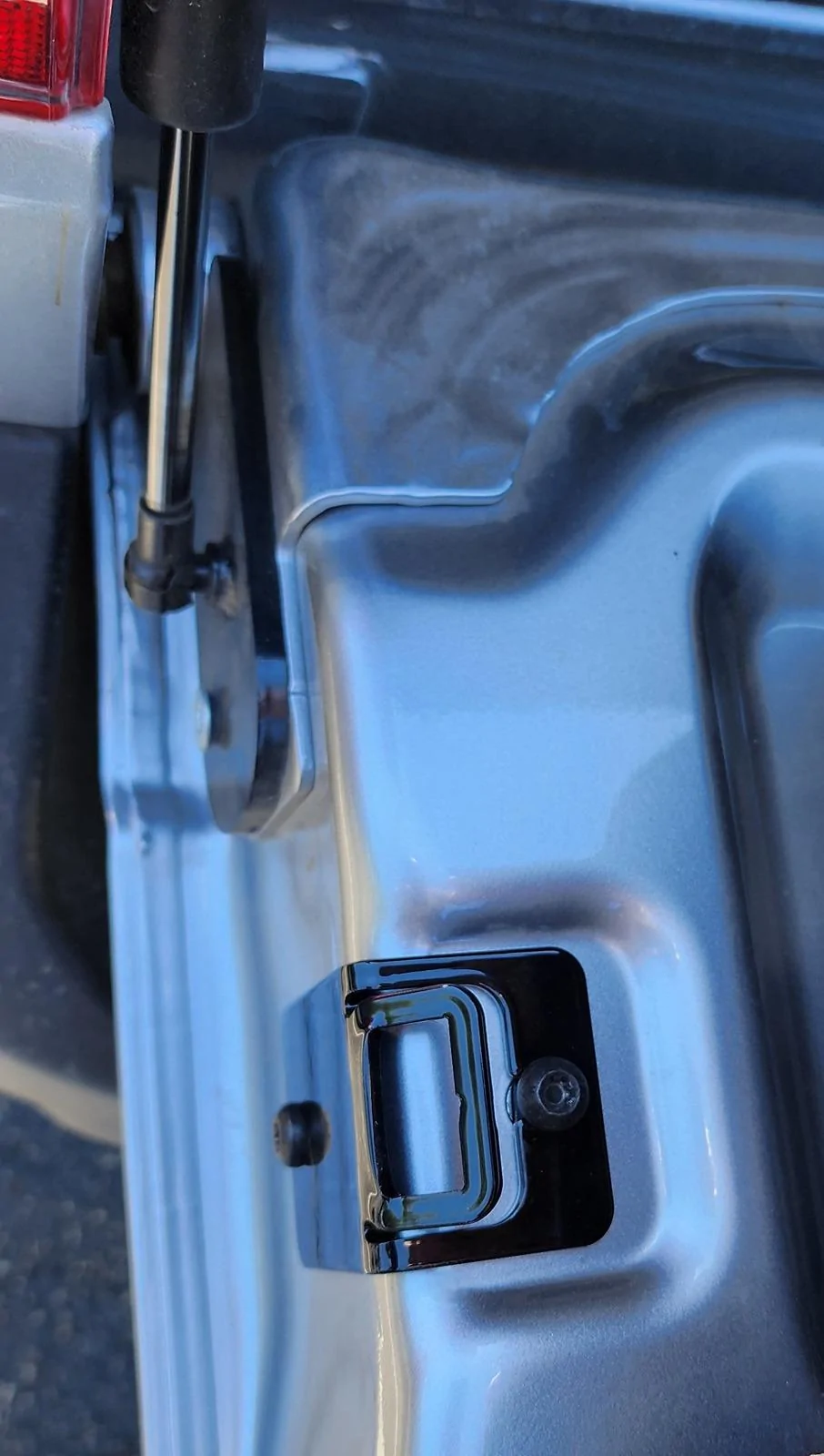 Ford Maverick Tailgate tie downs with assist 20240607_154606