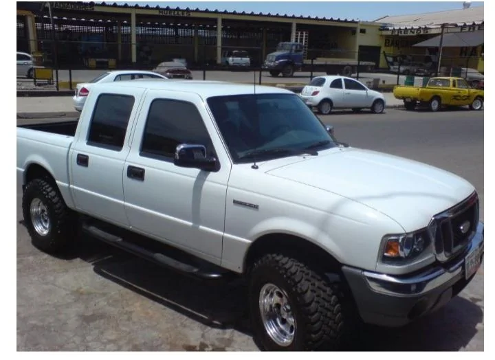 Ford Maverick Maverick next to Sport Trac 20240608_213150