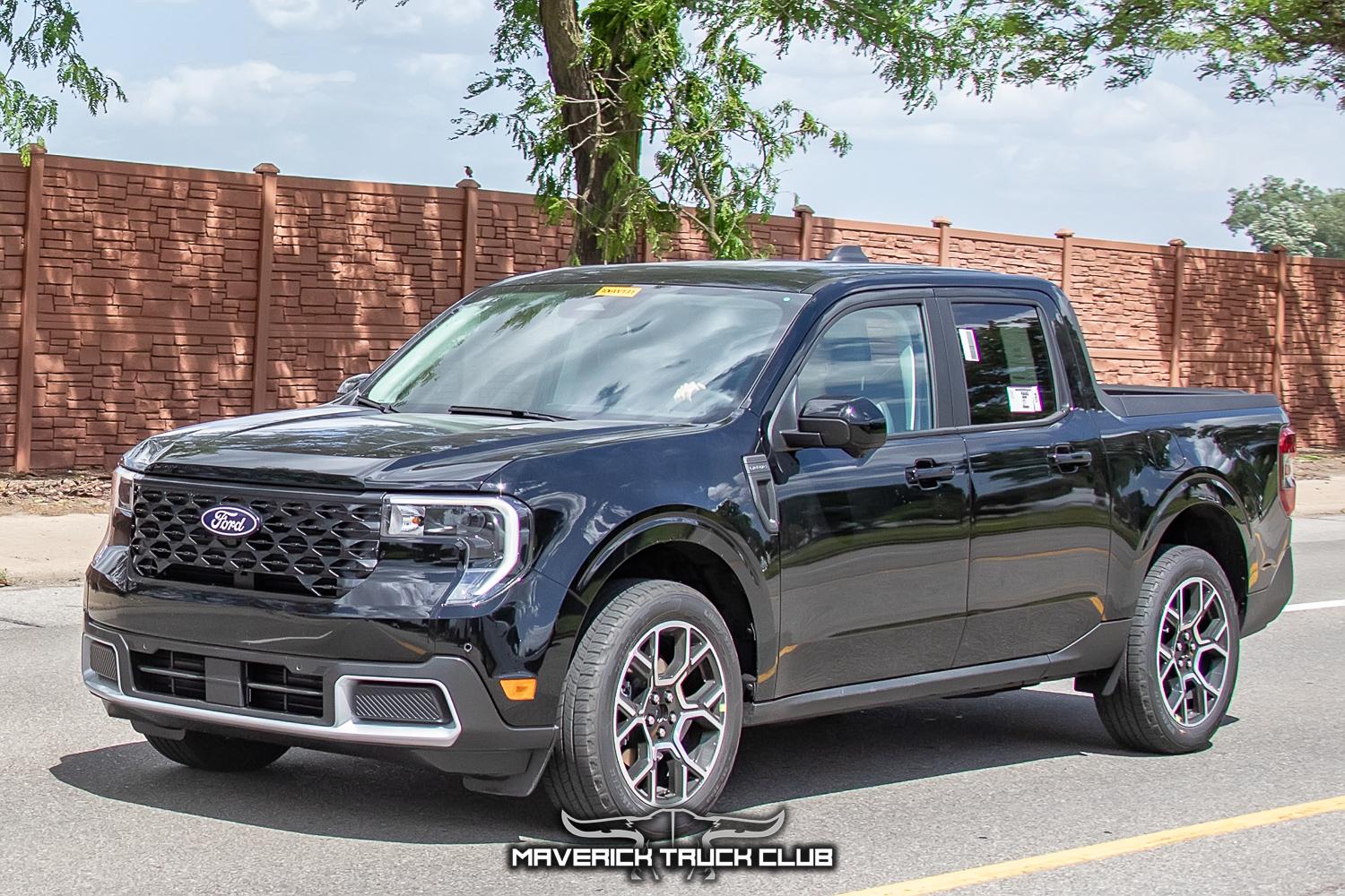Ford Maverick 2025 Maverick Lariat Facelift Refresh (Possibly Lobo) Spied in Black maverick-lariat-19in-wheels-polished-accents-3-