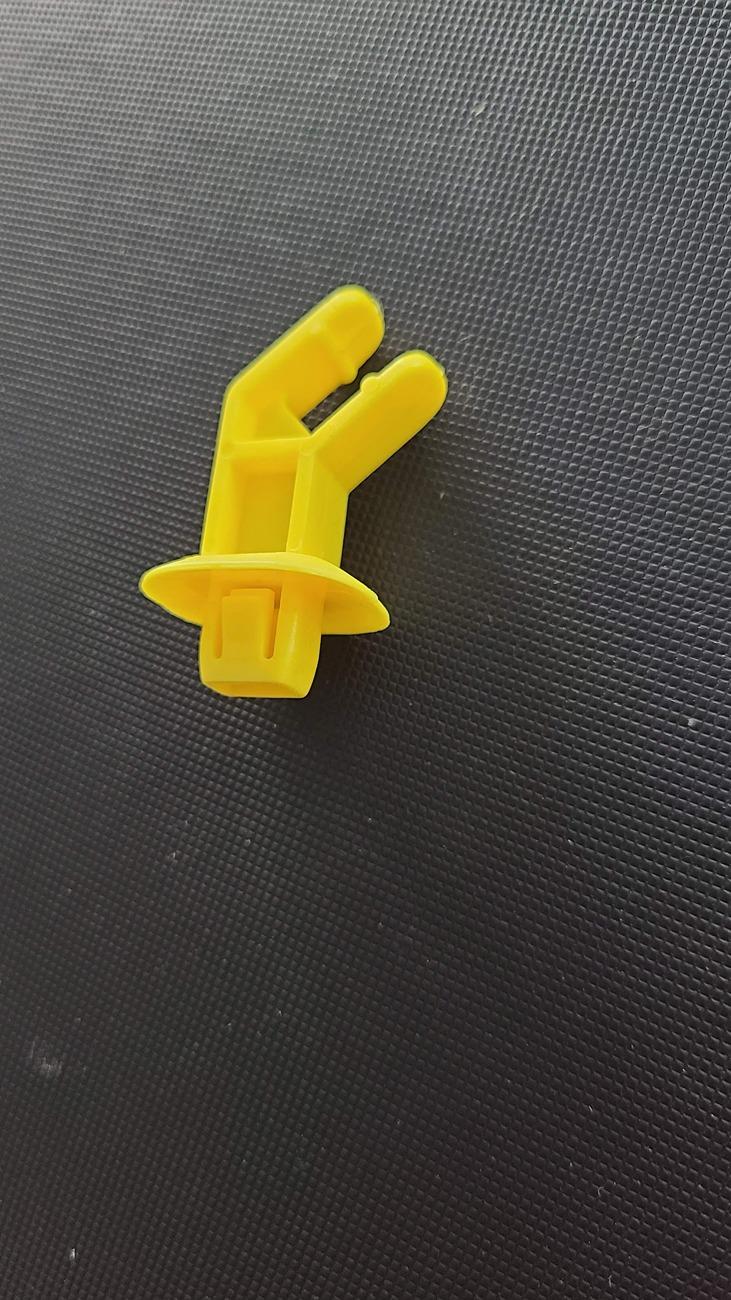 Ford Maverick Hood prop securing clip mystery 20240705_134734