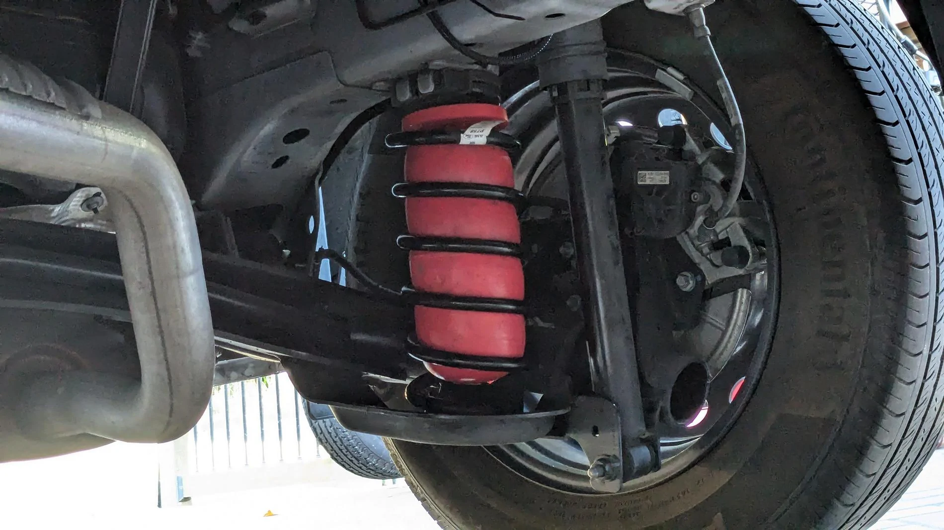 Ford Maverick Review: Air Lift 1000 Air Bag Spring Kit For Hybrid FWD PXL_20240619_013347514