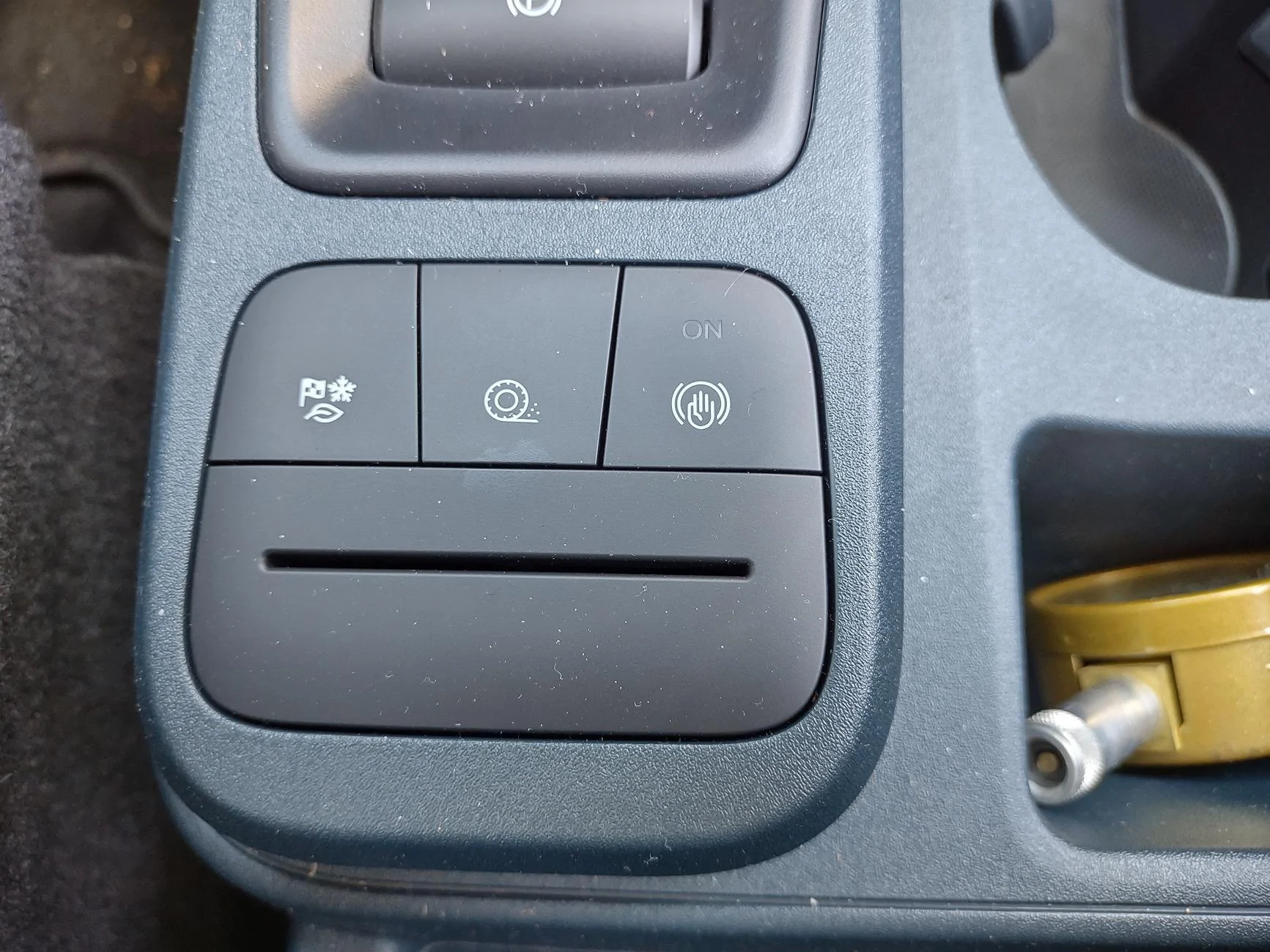 Ford Maverick Help with console buttons maverick2