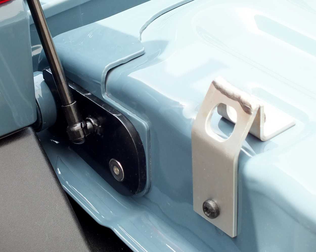 Ford Maverick Can't get bottle opener off. M4