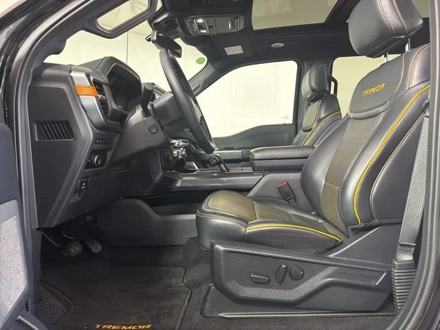 Ford Maverick Odd color interior 279f8607459b10dd03cbaa1041eb9fb1