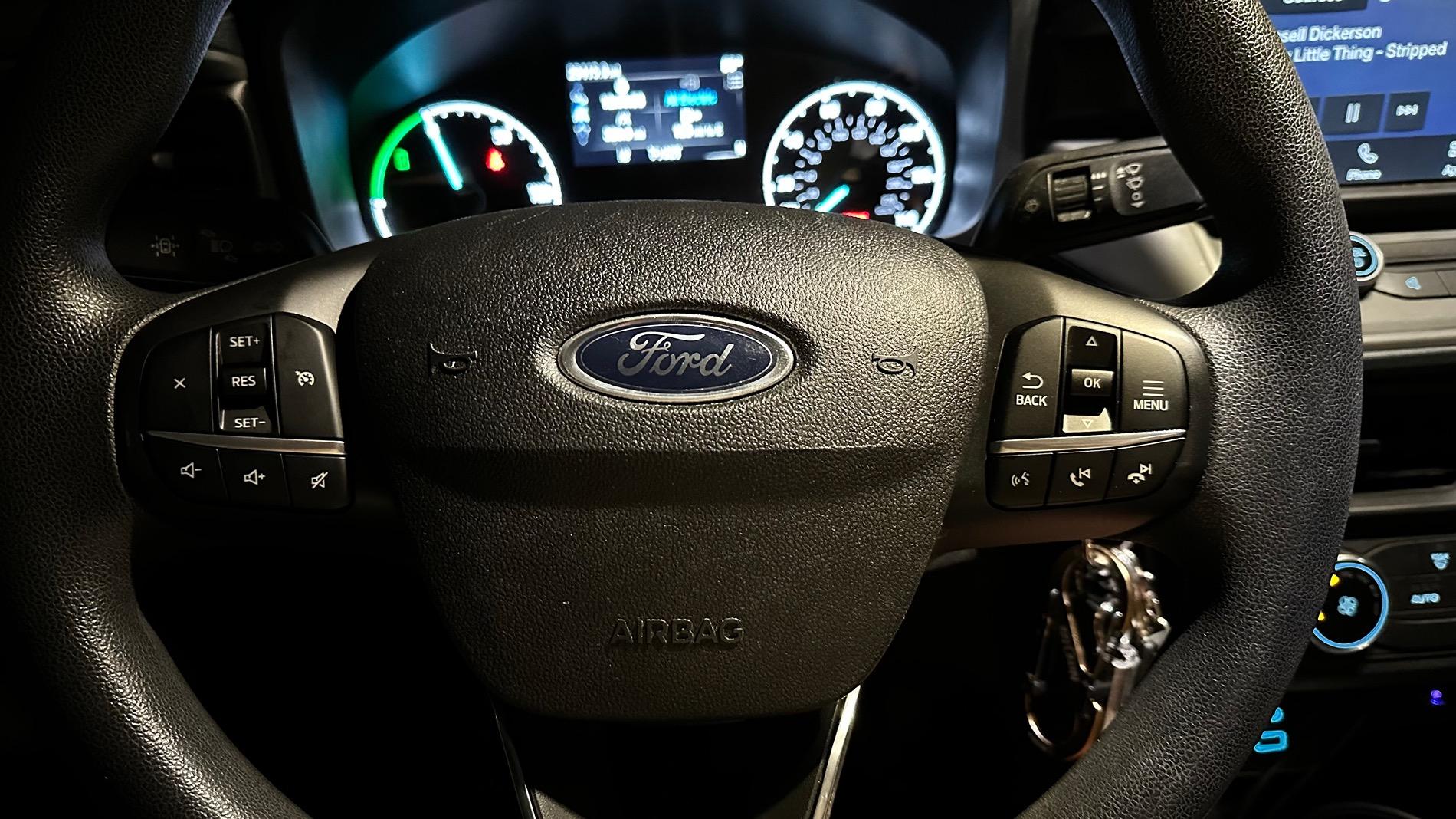 Ford Maverick Steering wheel buttons not backlit IMG_0385