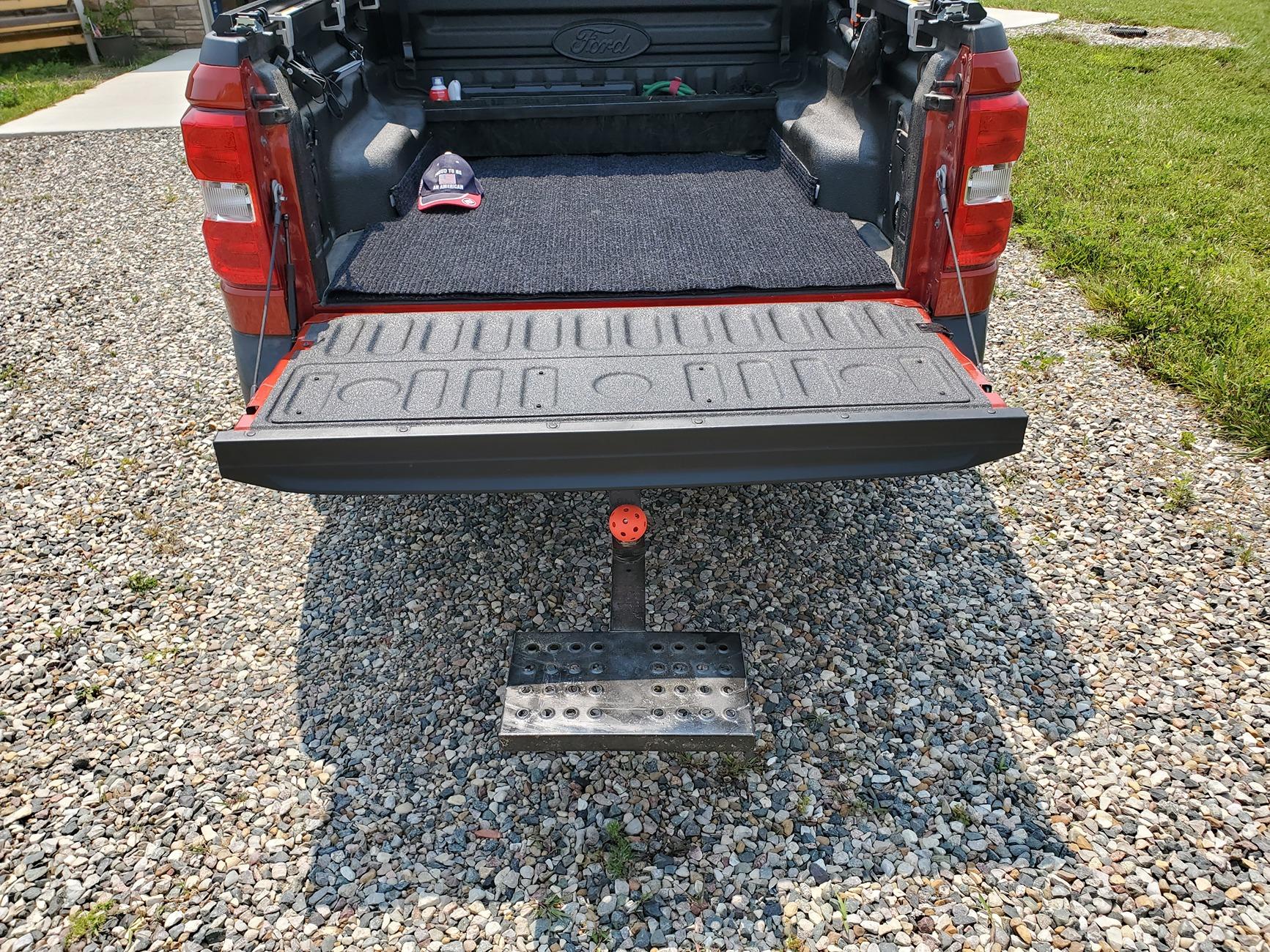 Ford Maverick Bed mat and elephant stand swivel hitch. 20240721_131736