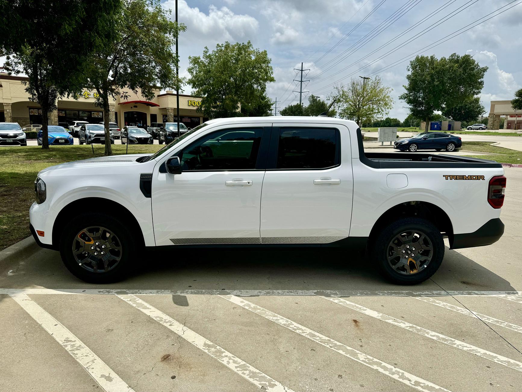 Ford Maverick New '24 Onyx White Tremor Lariat owner mav_tremor_side