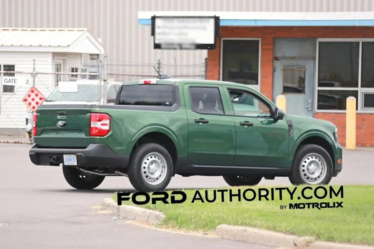 Ford Maverick 2025 Maverick Reveal & Order Banks Open on August 1st! 2025-Ford-Maverick-XL-Eruption-Green-US-Market-Real-World-Photos-Exterior-008-side-rear-thr