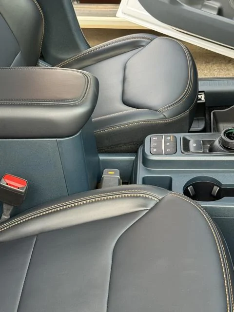 Ford Maverick New '24 Onyx White Tremor Lariat owner maverick_onyx_interior_consol