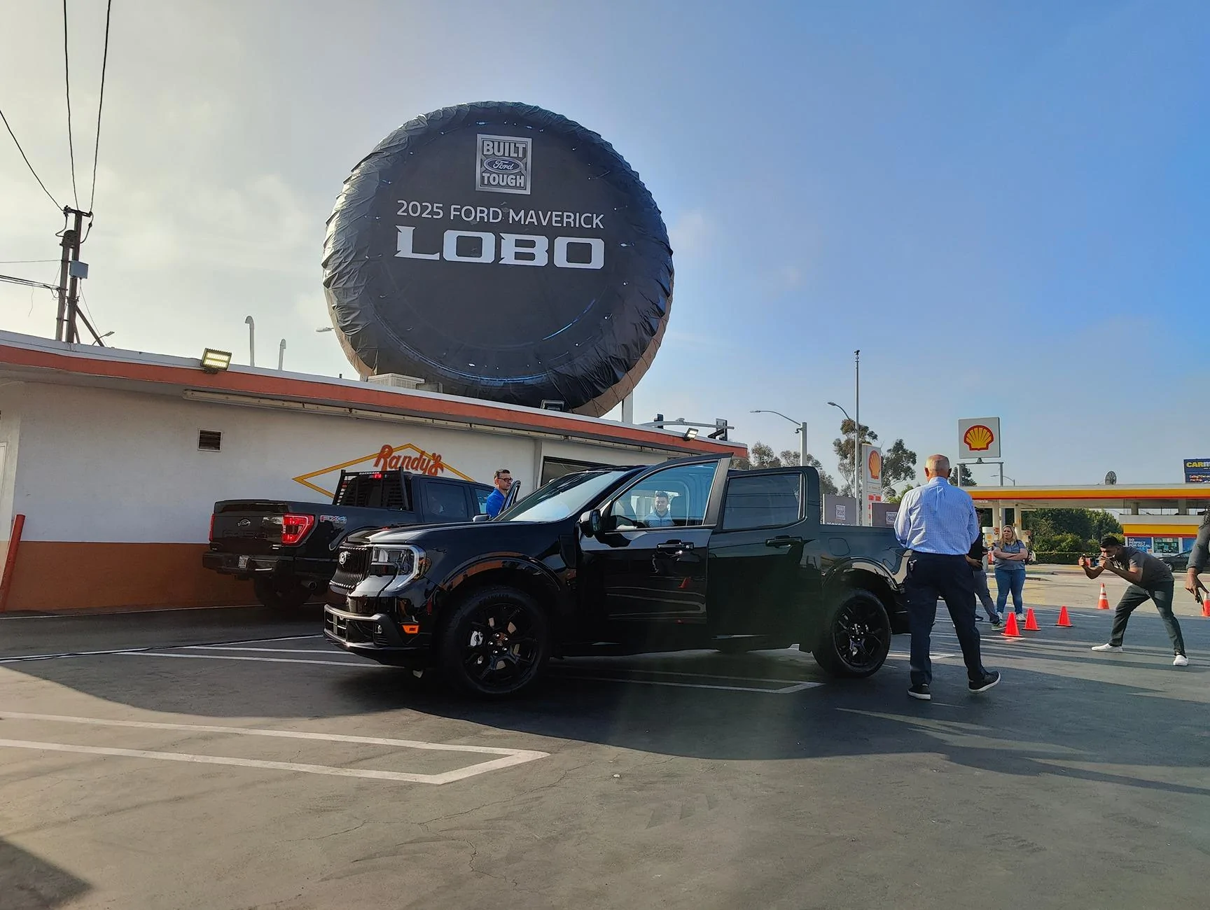 Ford Maverick 2025 Maverick Lobo (Black) public debut at Randy's Donuts IMG20240801081502