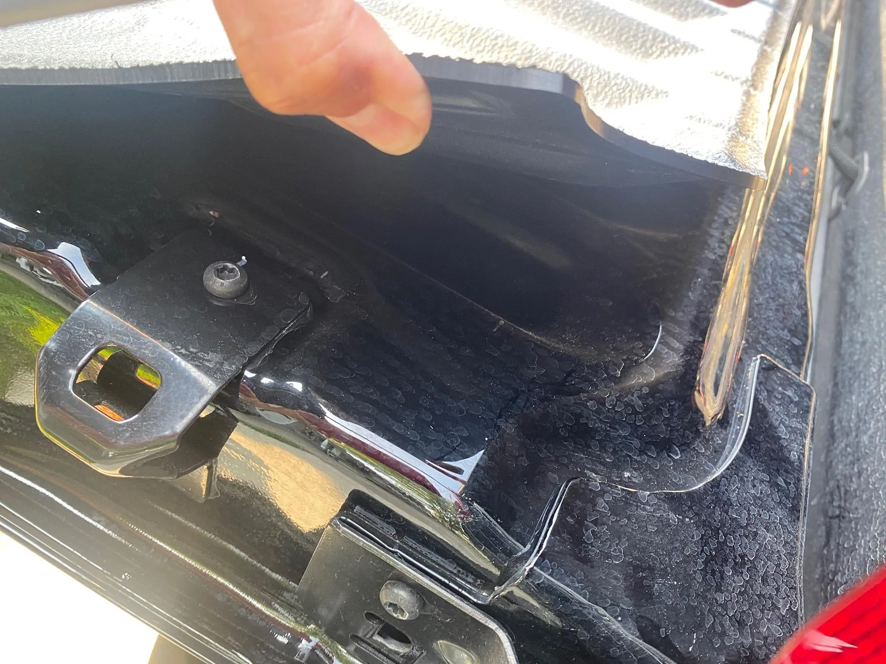 Ford Maverick Tailgate liner peeling IMG_5386