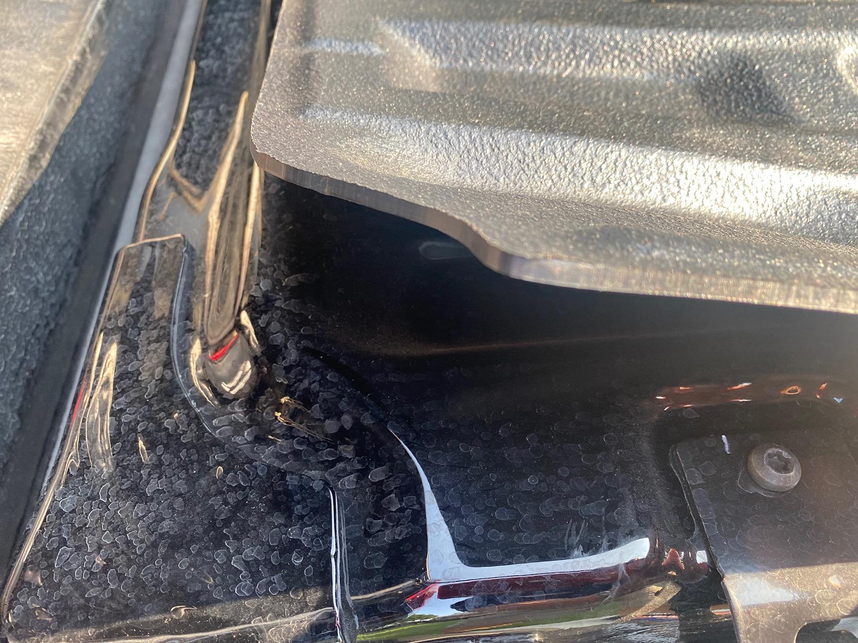 Ford Maverick Tailgate liner peeling IMG_5387