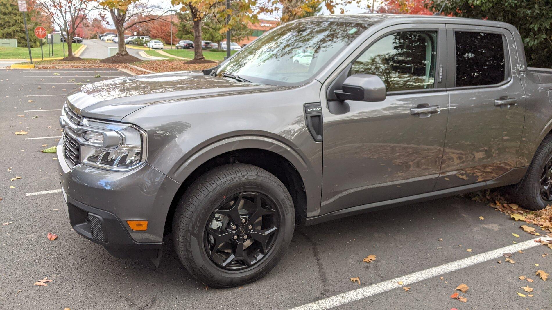 Ford Maverick Carbonized Gray vs Iconic Silver PXL_20211115_150809917.MP