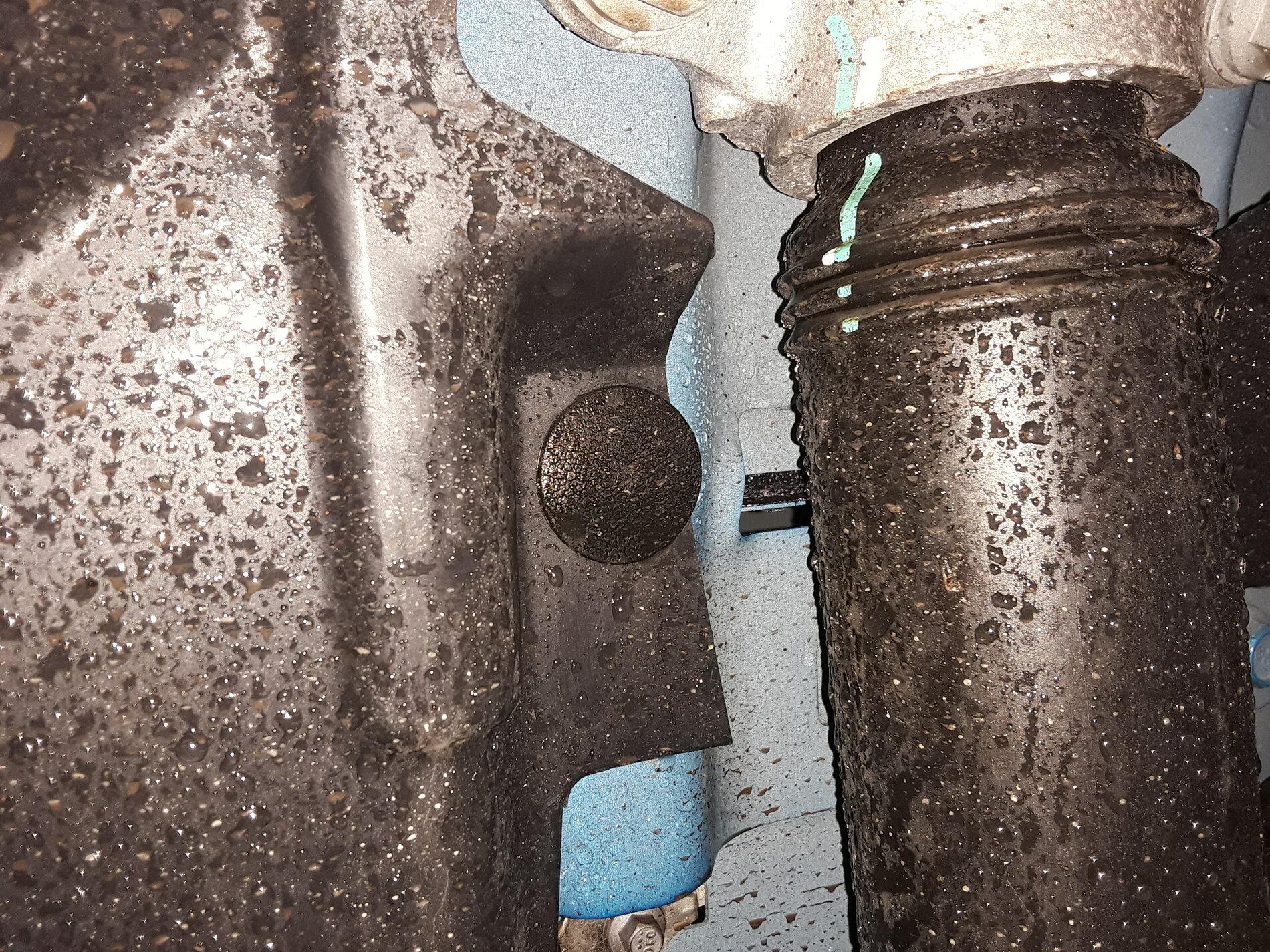 Ford Maverick Bed floor separation / gap from side of bed - normal or issue? 20211115_155022