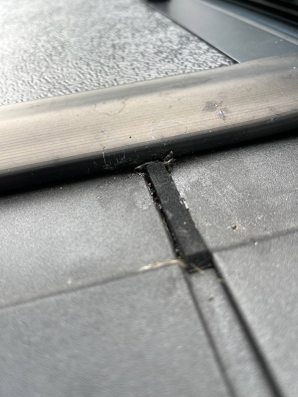 Ford Maverick Water drainage between back window and tonneau cover. IMG_0057