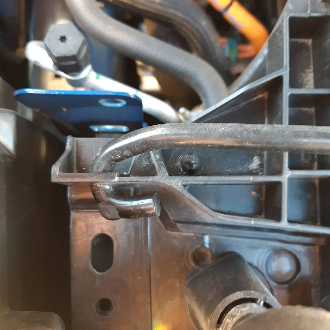 Ford Maverick Factory hood prop removal? 20240820_063043