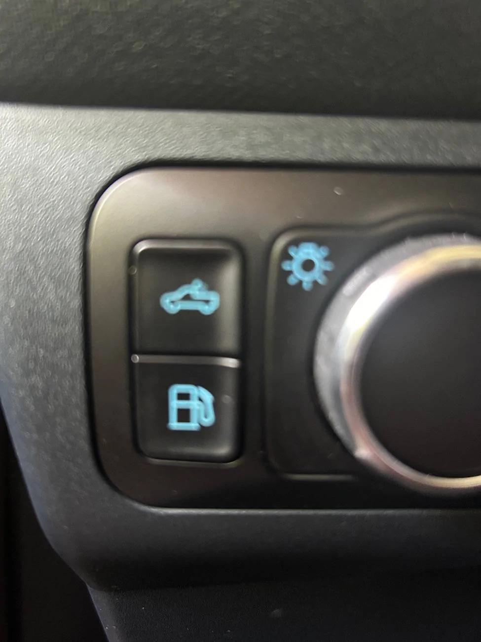 Ford Maverick Unknown button IMG_1289