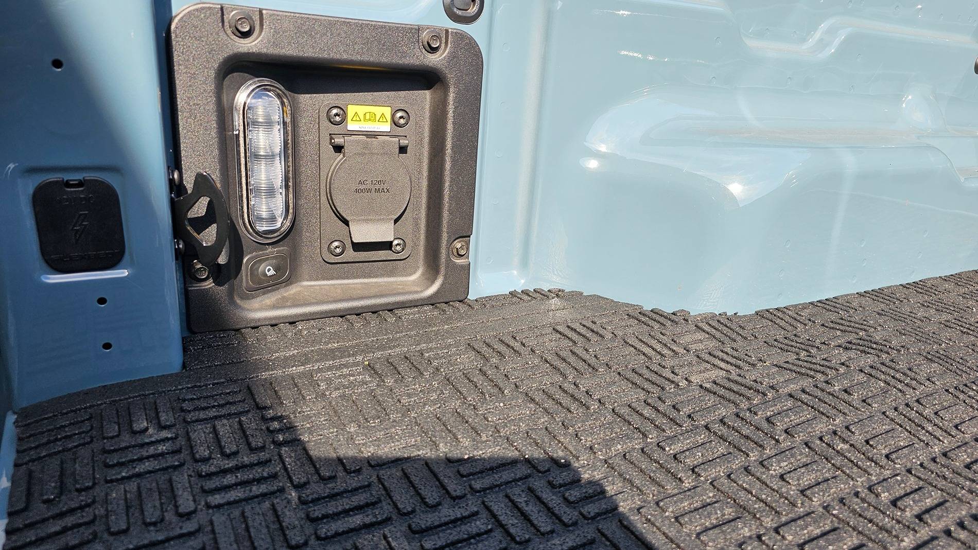 Ford Maverick Who does not have a bed liner? 20240130_125539