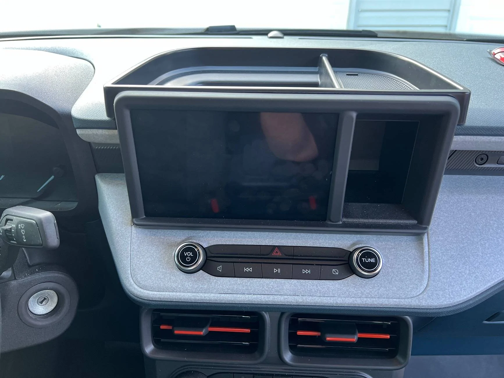 Ford Maverick Radio Surround IMG_3521