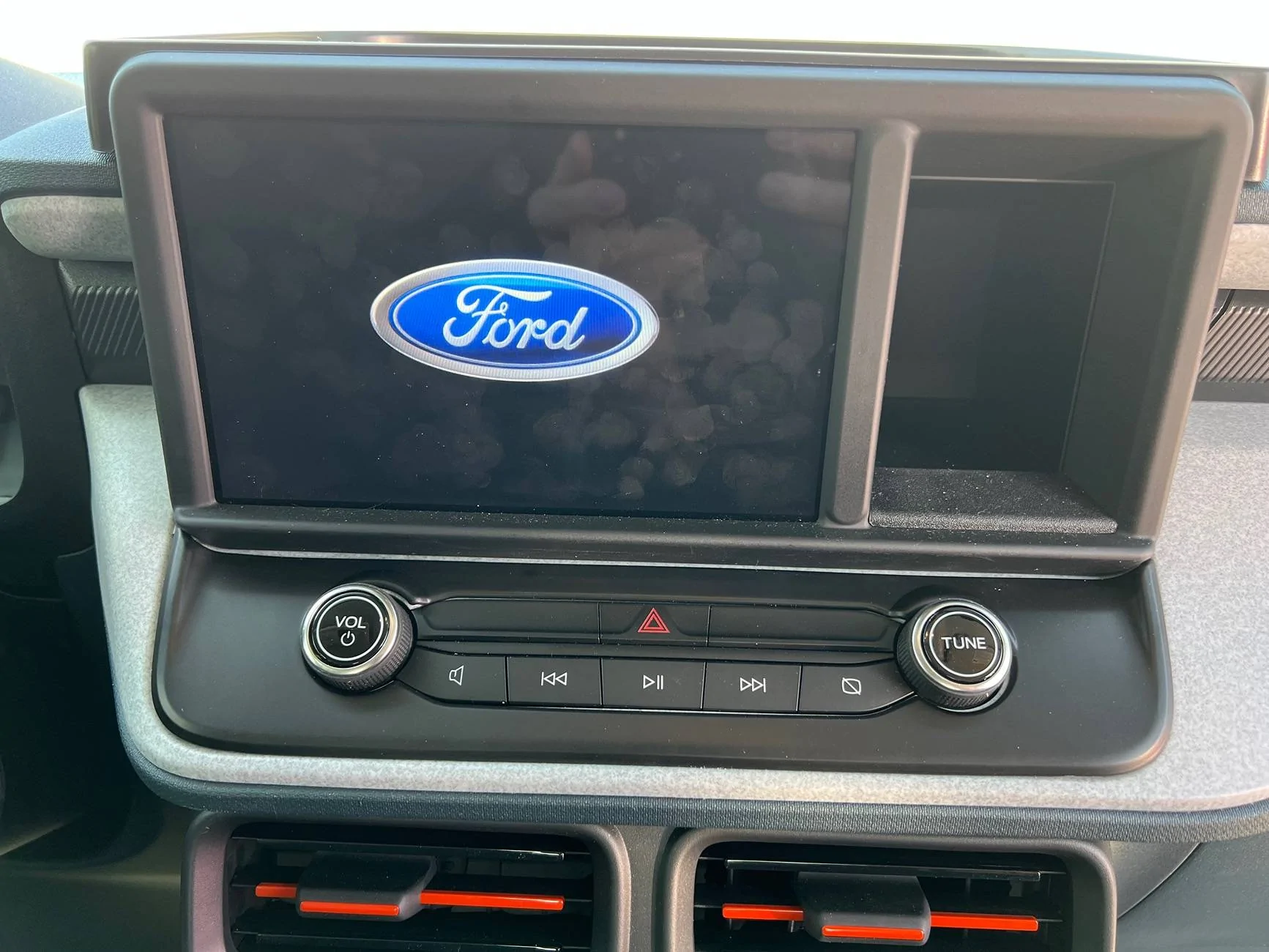 Ford Maverick Radio Surround IMG_3529