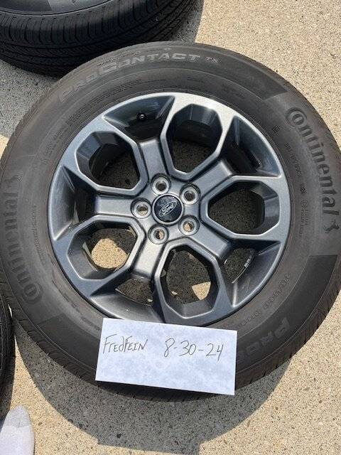 Ford Maverick XLT wheels & tires 3