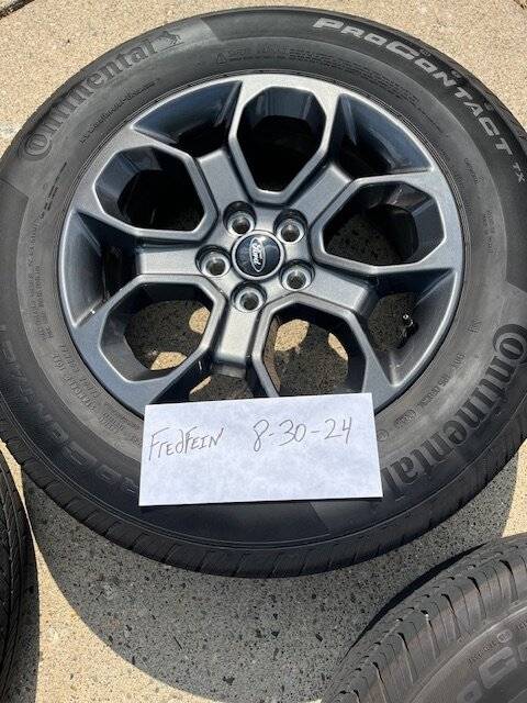 Ford Maverick XLT wheels & tires 4