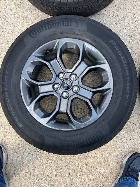 Ford Maverick XLT wheels & tires 7