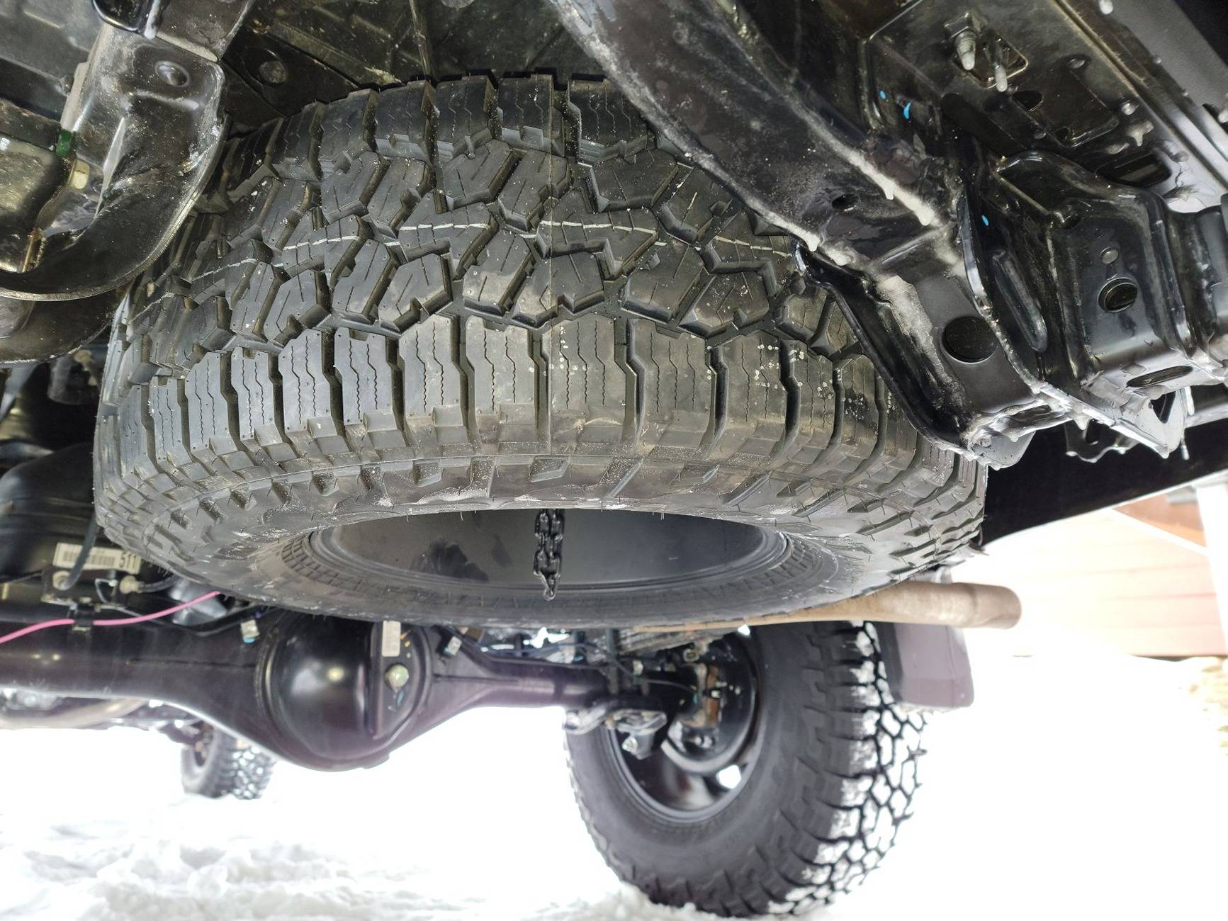 Ford Maverick Will standard full size tire fit in spare tire location? 007