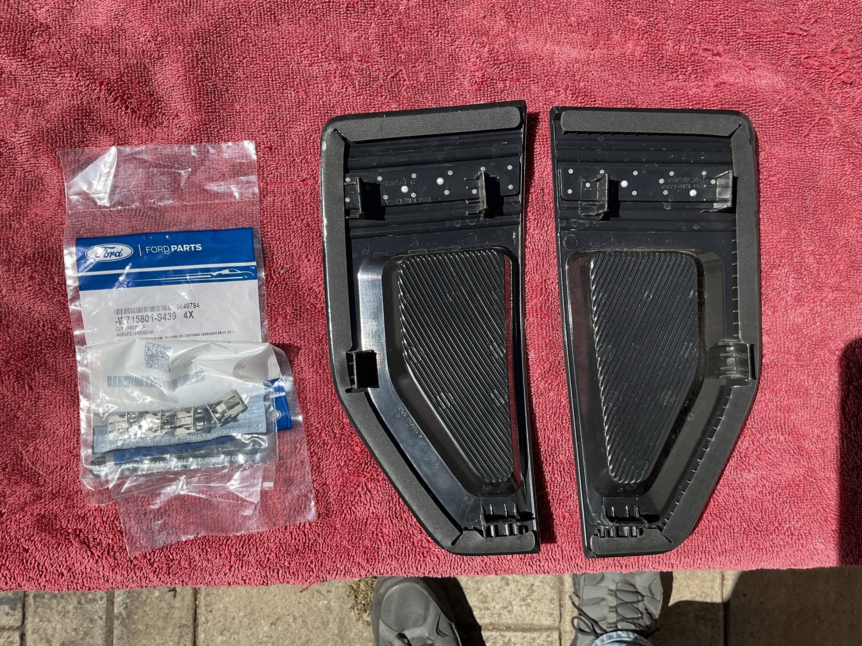 Ford Maverick Ford Maverick BAP Lariat Fender Emblems Badges IMG_1056