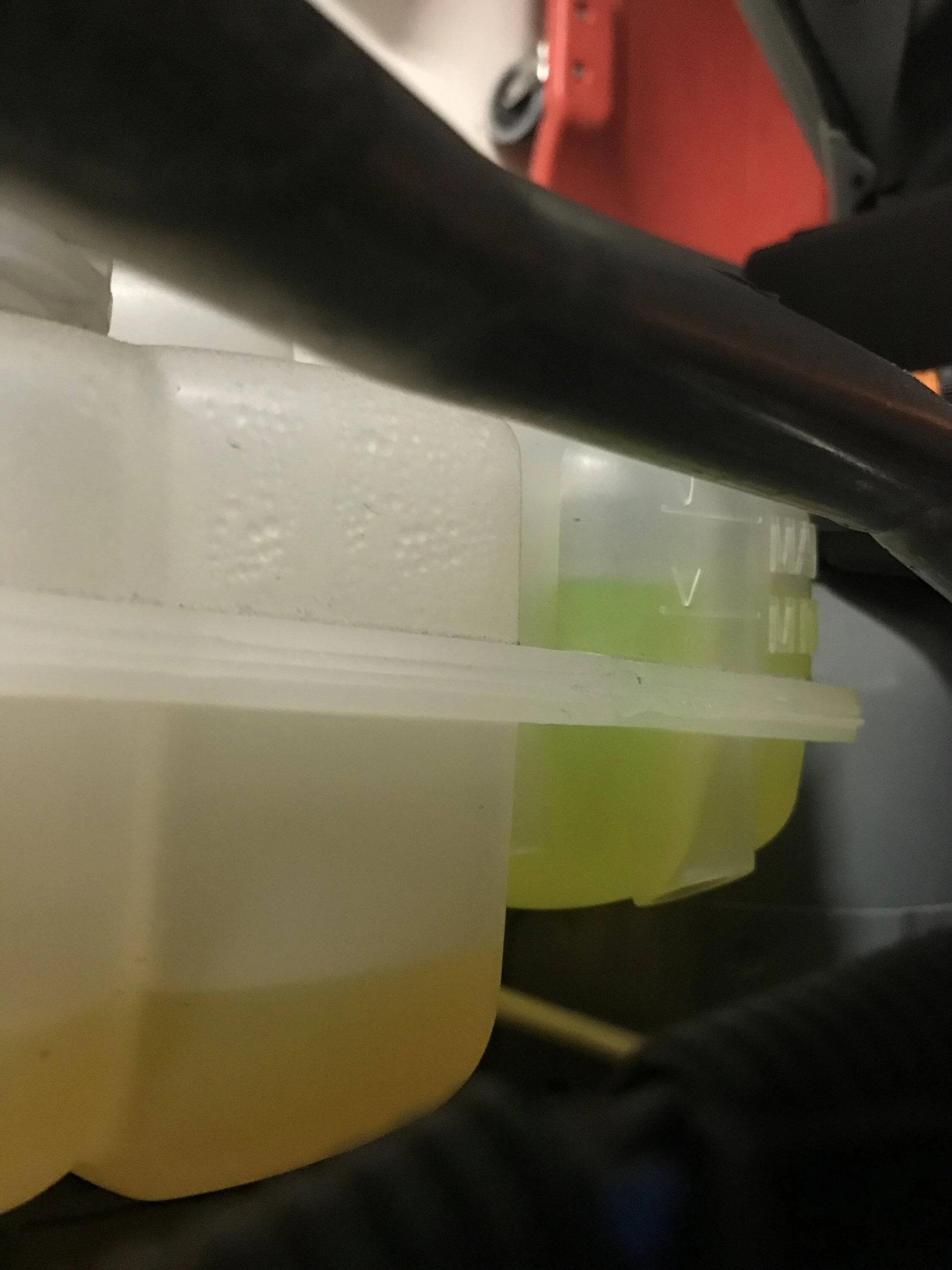 Ford Maverick 2022 Hybrid - First time topping off coolant but different color? IMG_7732