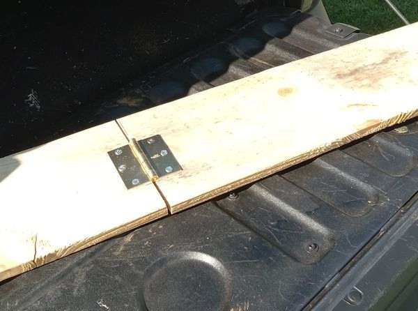 Ford Maverick Spacer Board hindge.JPG