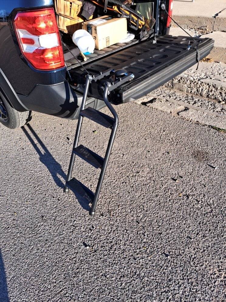 Ford Maverick Please Ford ....put a step on the side of the back bumper 20240917_075437