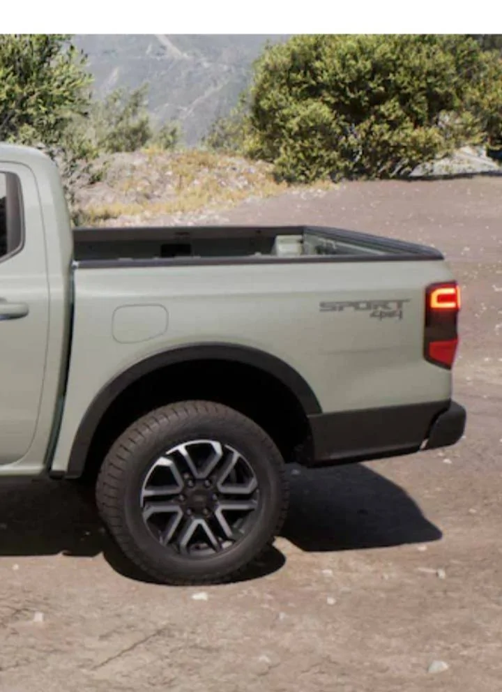 Ford Maverick Please Ford ....put a step on the side of the back bumper 20240924_081600