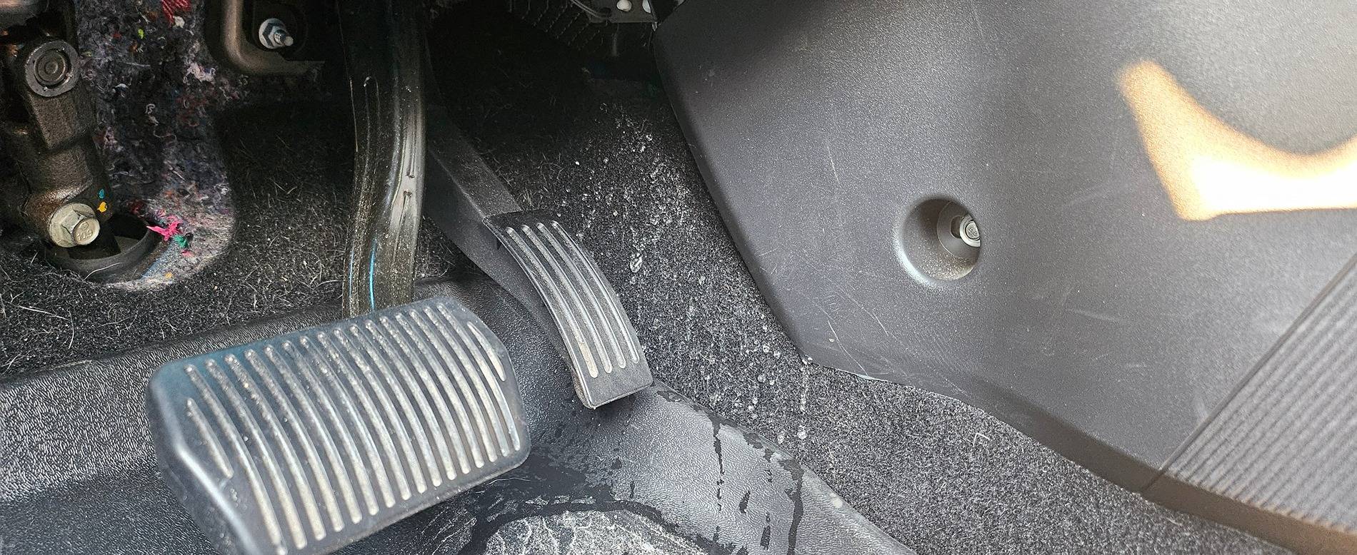Ford Maverick Maverick Leaks Behind Center Stack into Floorboard 20241002_180253