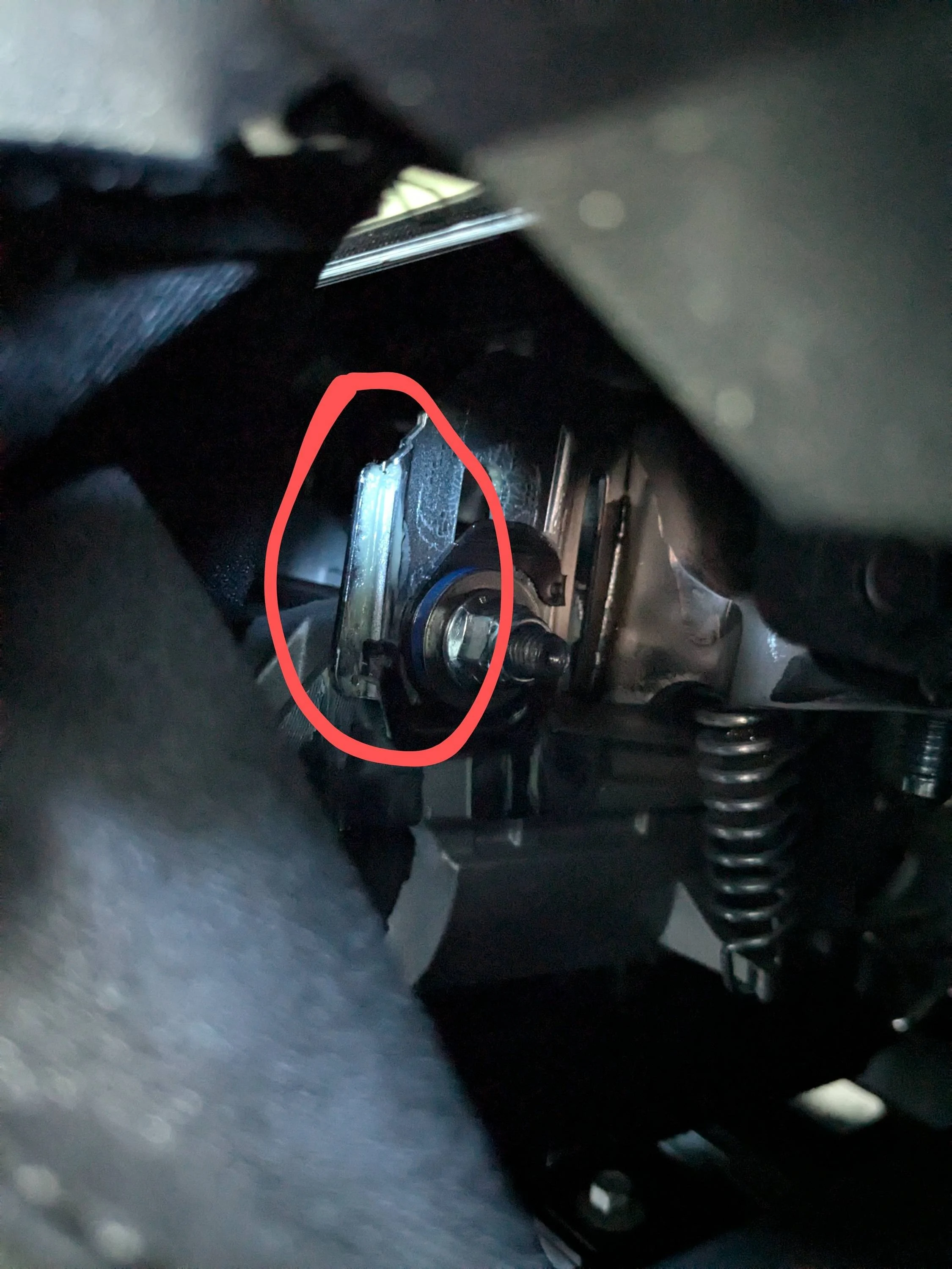 Ford Maverick Goop on steering column cover 3fCJxik